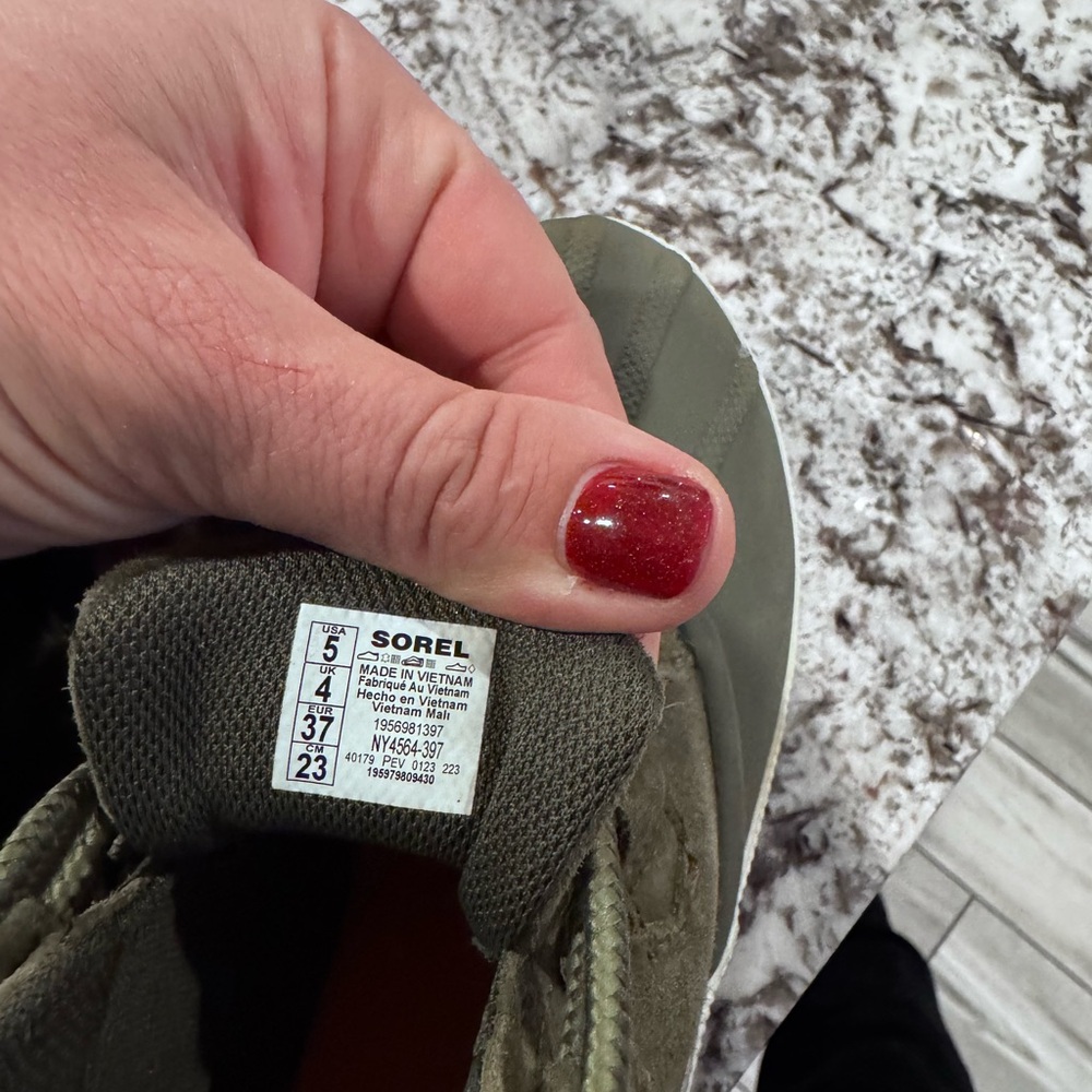 Youth sorel snow boots